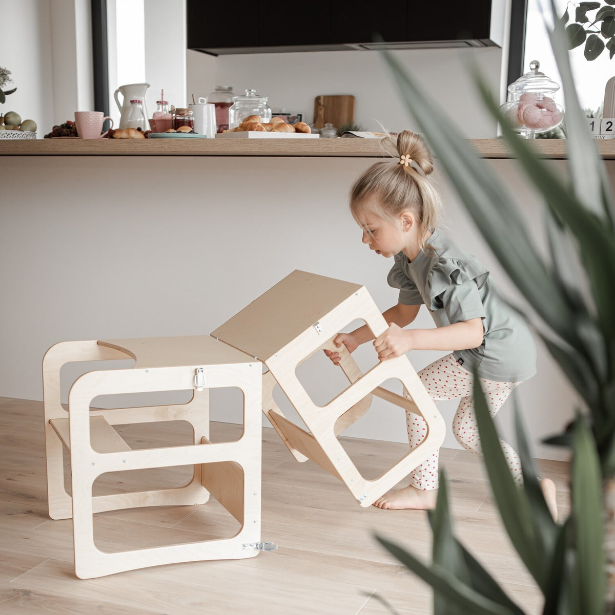 Torre di apprendimento 2 in 1 con tavolino – foto 4